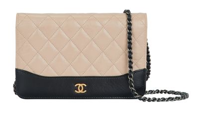 Gabrielle Wallet on Chain, front view
